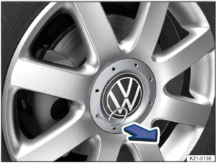 Volkswagen ID.4 - Fig. 1 Remove the hubcap.